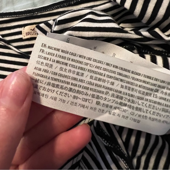 🔳HOLLISTER: Women’s size M, black & white striped cut-out crop top, 1/2 sleeve. - Picture 4 of 11